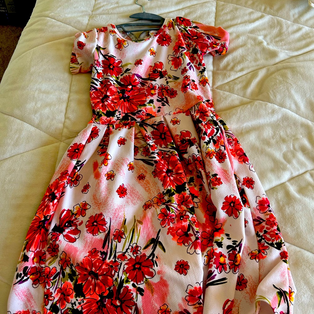 Comfortable maternity/ bump friendly dress with POCKETS